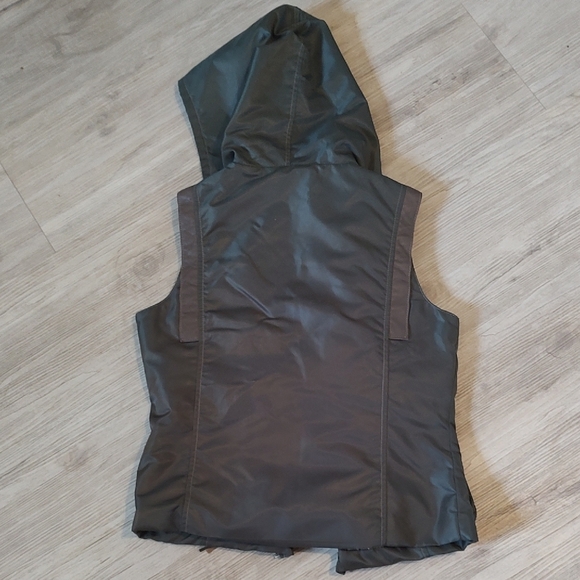 My Tribe Ladies Green Waterproof Vest with Brown Leather Detail Size Large EUC - Picture 7 of 14